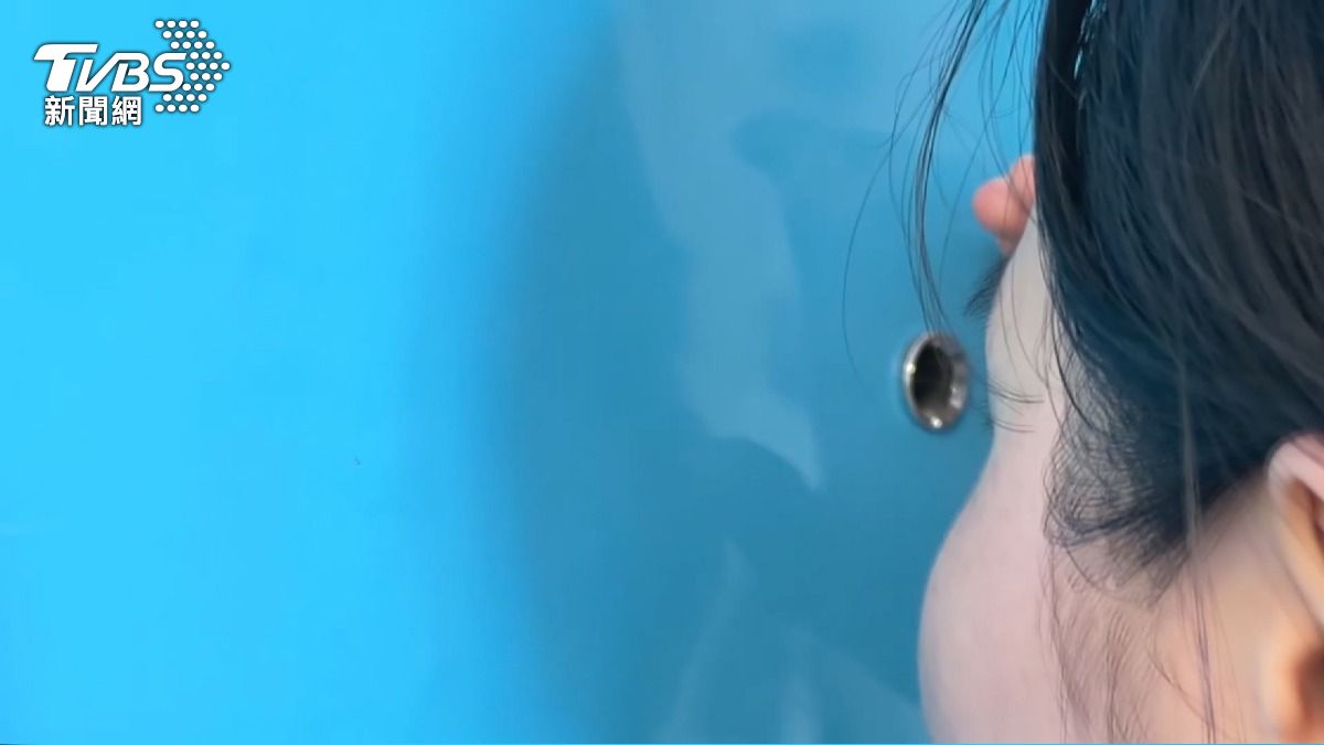 影音/貓眼變偷窺器!社宅女聽走廊怪聲查看 驚覺已被「看光光」