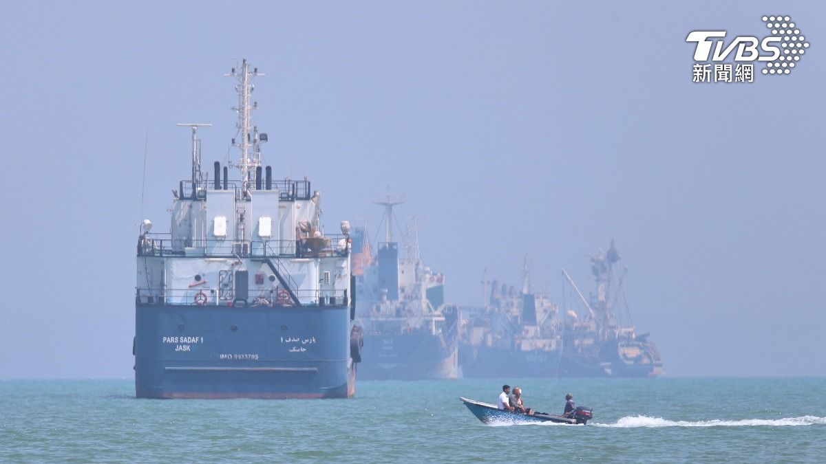 荷姆茲海峽再遭封鎖!伊朗攔截「違規油輪」 爆炸聲響起