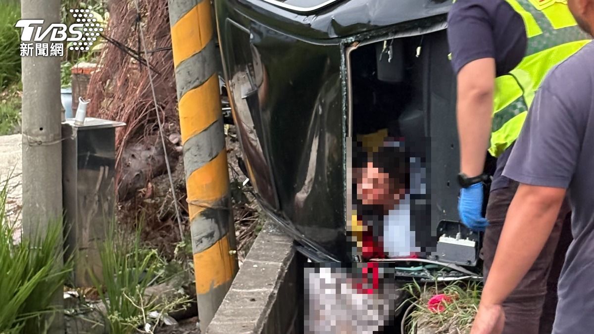 台中深夜飆車釀2死!轎車撞成廢鐵 倖存乘客毒品陽性