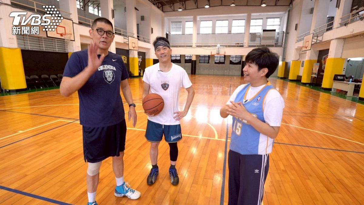 佳頴T政步/兩個大叔一顆球 從罰球線到新籃協 台灣籃球能走向系統嗎 ?