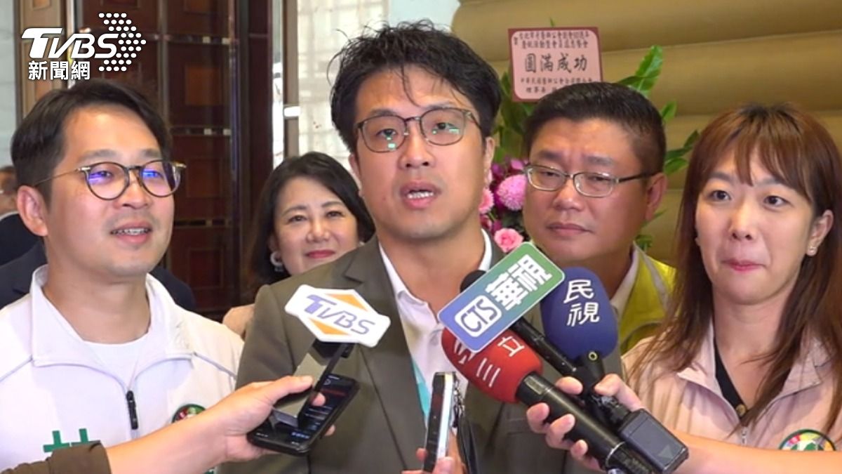 影音/蔣萬安赴星國「領獎」 沈伯洋邀辯論:不能掩蓋鼠患問題