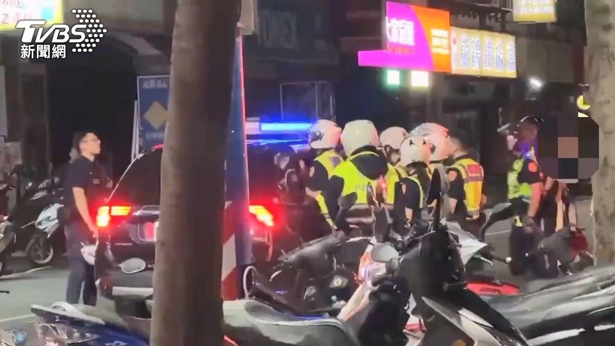 新莊熱炒店醉漢叫囂嗆警! 大陣仗民眾看傻:還以為在紐約