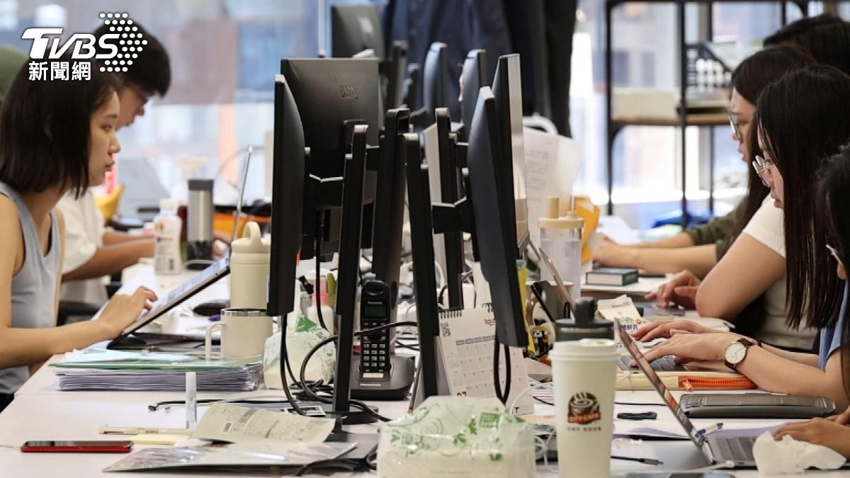 畢業求職季來了!社會新鮮人哪一行最賺?「這一行」起薪6萬搶人才