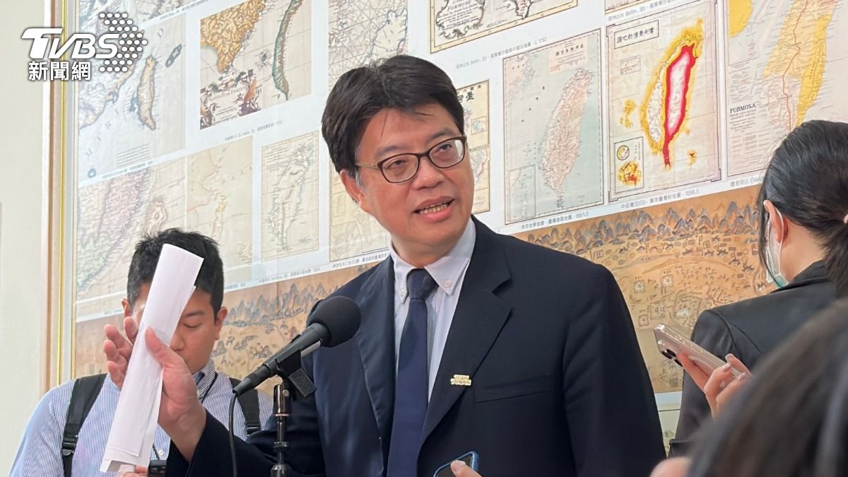 鄭麗文稱「習近平的手柔軟像雲」 邱垂正:連中國人民都不會信