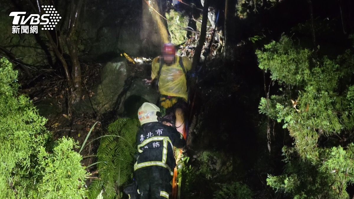 暴雨濃霧突襲!英籍越野跑者迷途「陽明山」 警消漏夜救援