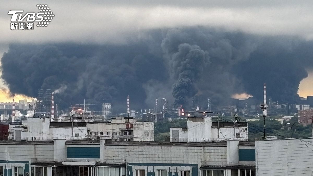 555架無人機狂轟!烏克蘭發動「2年來最大空襲」 俄煉油廠被炸飛