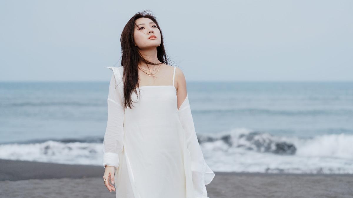自封打不死的小強!新加坡正妹揭人生低潮 跨海合作靠吃火鍋搞定