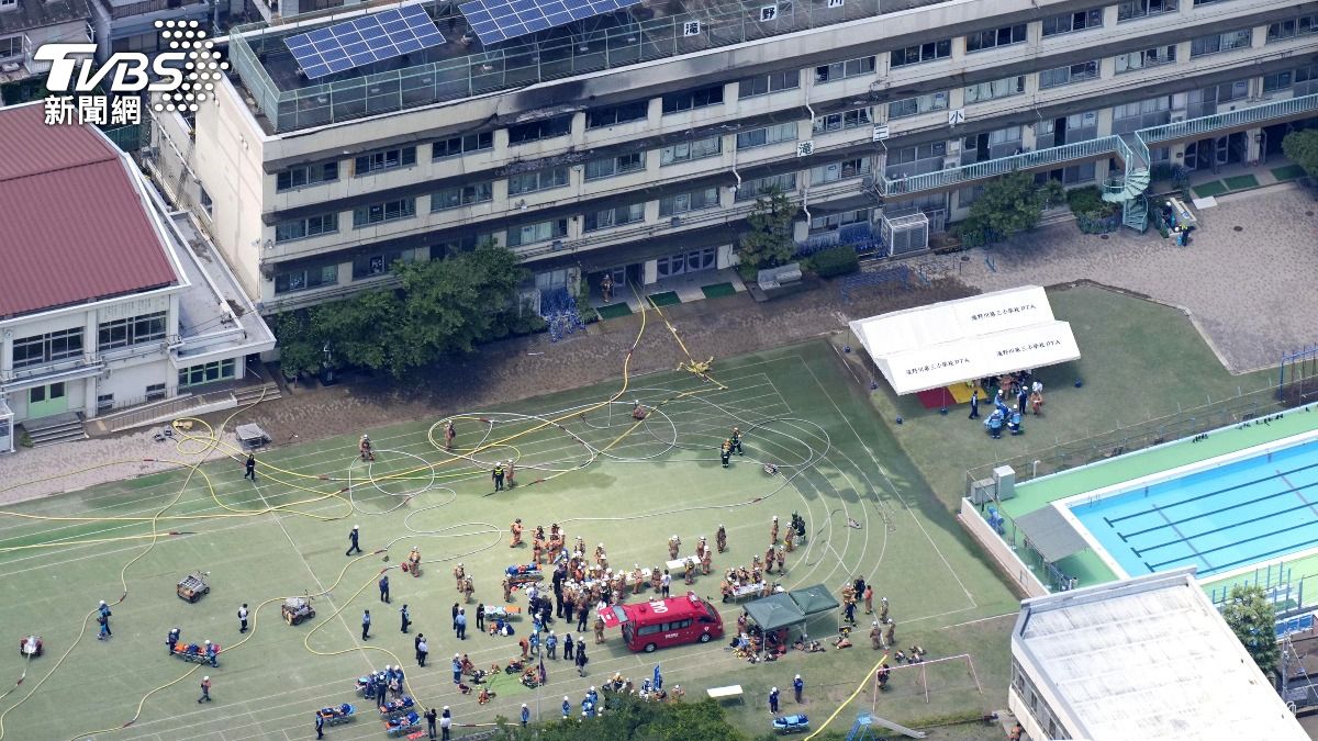 東京小學音樂教室起火!師生困火場 學童撤平台待救