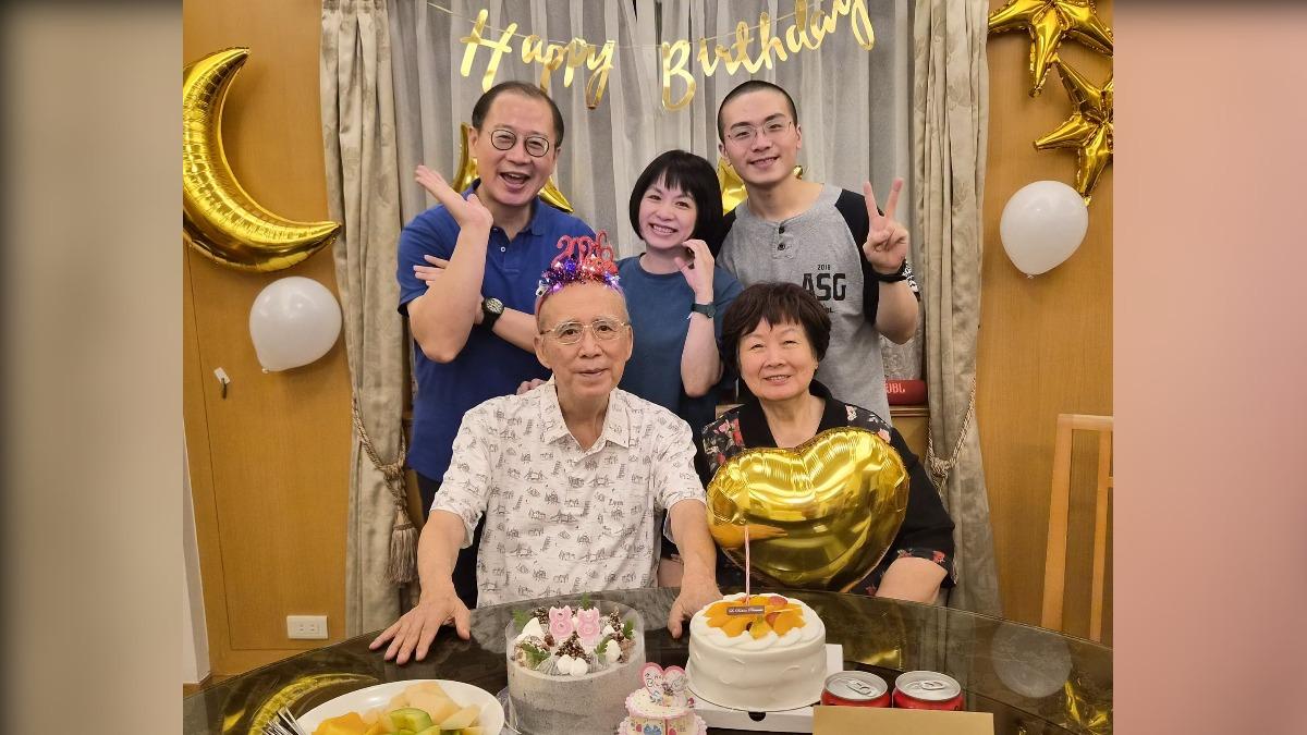 挺過3次病危!吳伯雄迎88歲大壽 戴俏皮髮箍近況曝光