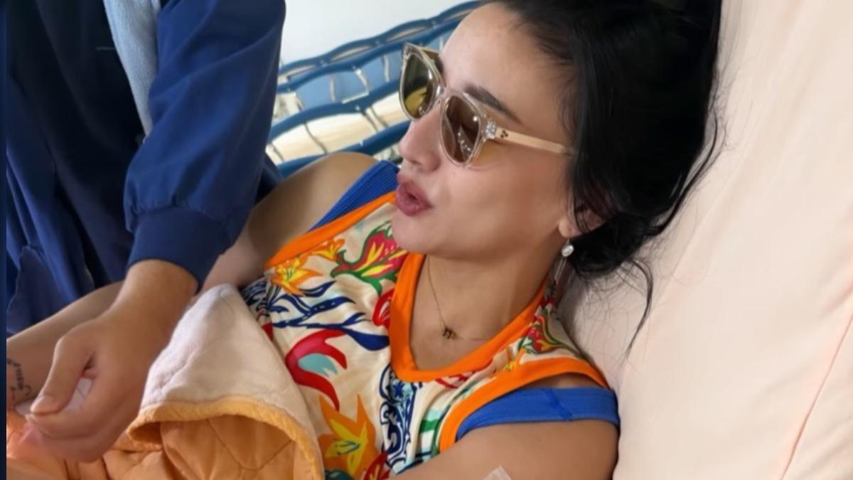 《星光》女歌手出事了!劇烈腹痛突送急診 曬虛弱躺床照:好狼狽