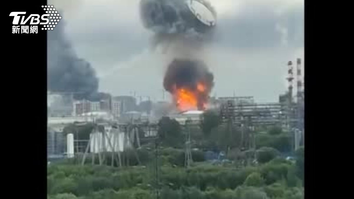 莫斯科煉油廠大爆炸新畫面曝!紐時:俄軍自家防空飛彈誤擊