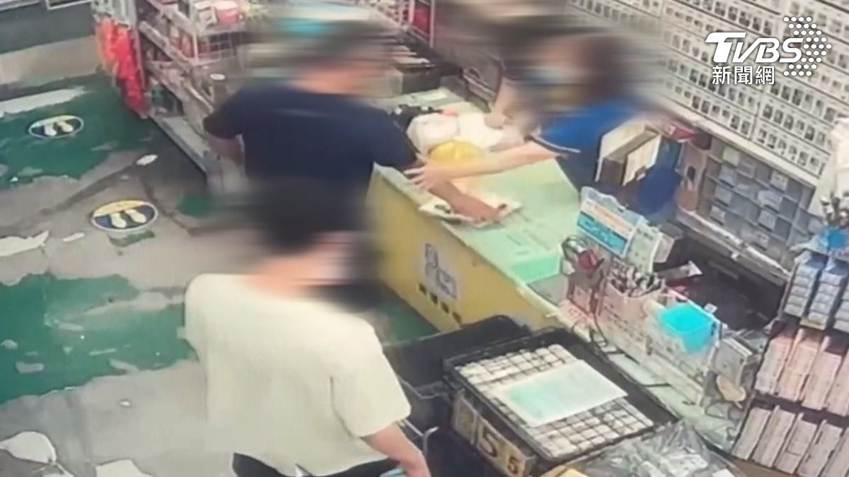 找嘸拖鞋罵店員「社會底層」 正義哥勸說反被堵怒潑漂白水