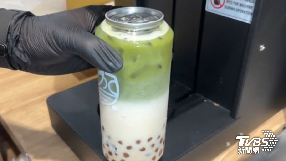 影音/手搖大進化! 3秒封蓋「變易開罐」不怕爆開 PK冒煙茶壺飲品