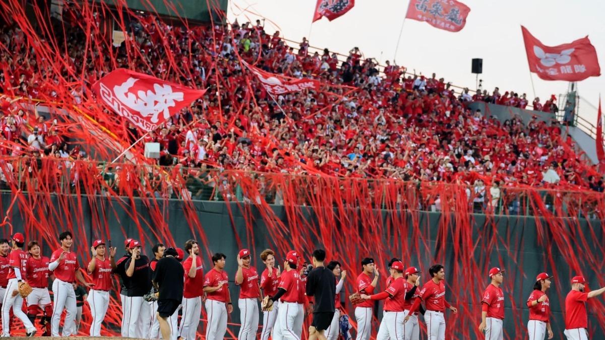 鋼龍13K壓制雄鷹!味全龍4比0完封 睽違35年上半季奪冠