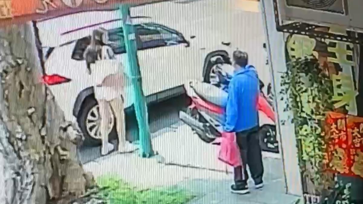 汶汶剛下車就被鎖定!阿伯舉手打招呼遭冷落 情緒失控砍人