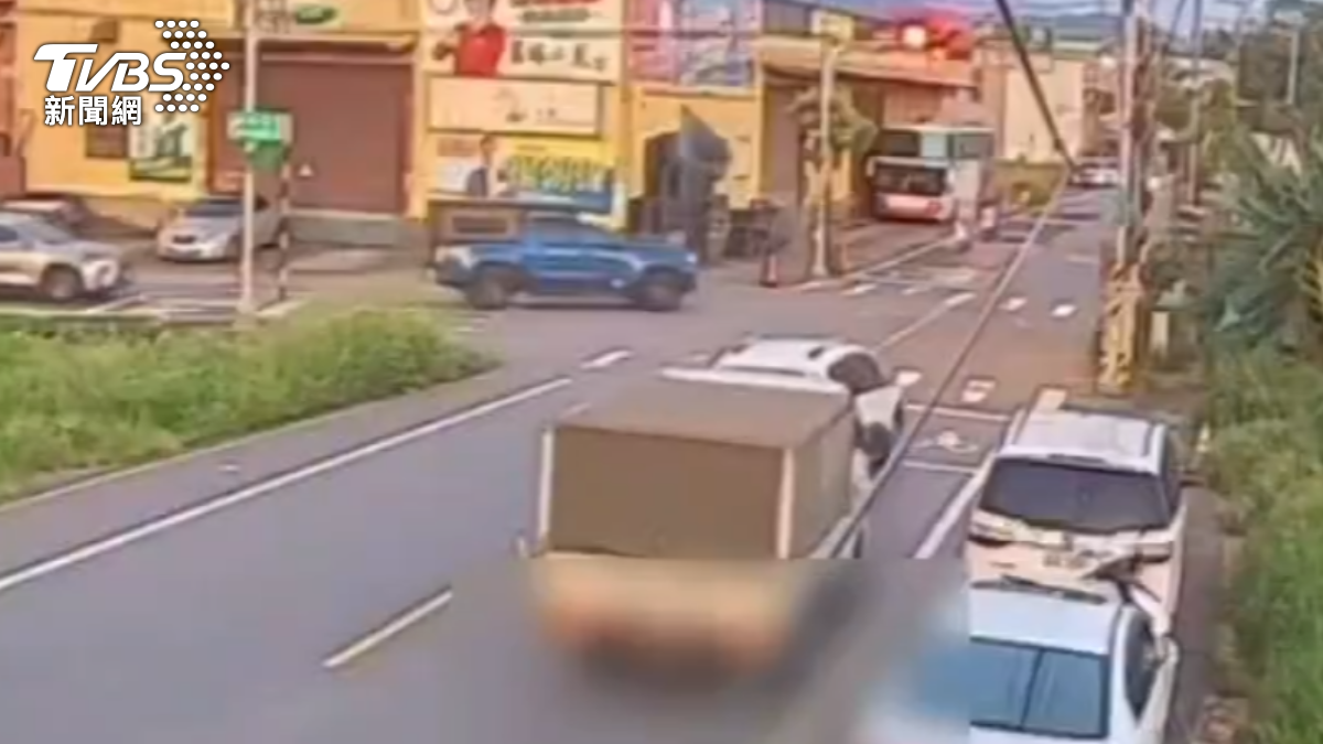 影音/無照毒駕高速撞兩車!拖吊業者秒認出:他剛在附近被扣牌