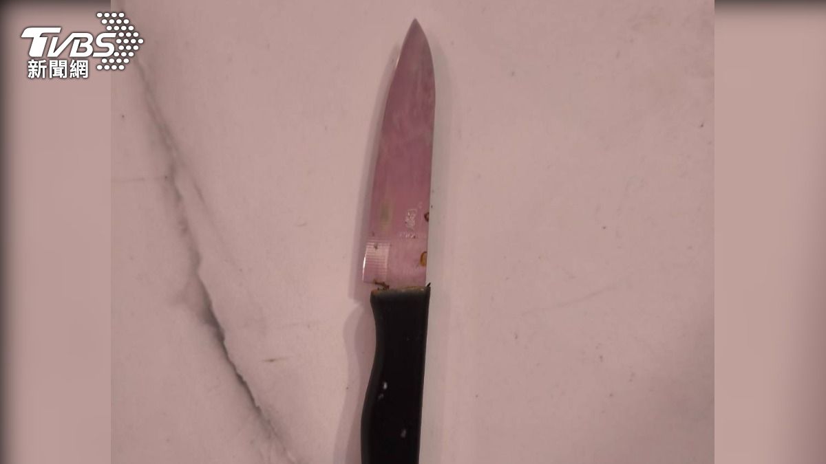 [新聞] 快訊／高雄影城驚險畫面！37歲男刀架脖「 - 八卦 - PTT.BEST 批踢踢爆文 2