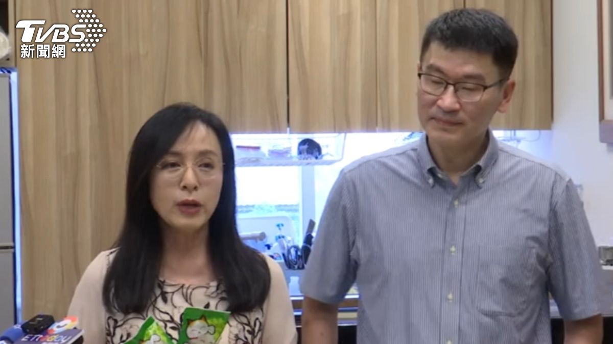 影音/「少去酒店可多買釋迦」!陳瑩玩哏虧梁文傑惹怒自家人 梁自嘲:已800年沒去