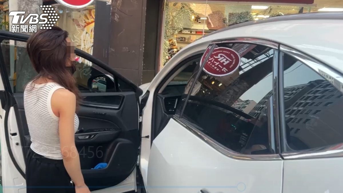 四月才出事!桃園女毒蟲橫掃2車再衝撞店家 黑歷史遭起底