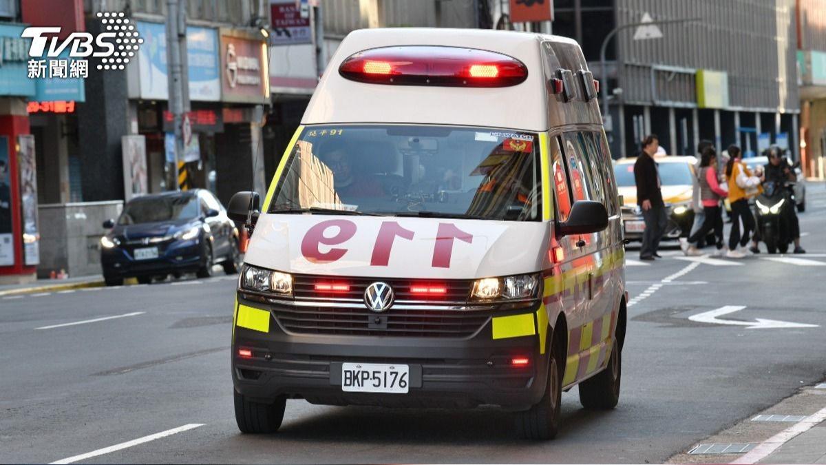 快訊/萬華驚傳街頭砍人!1男「背部中刀」無生命跡象