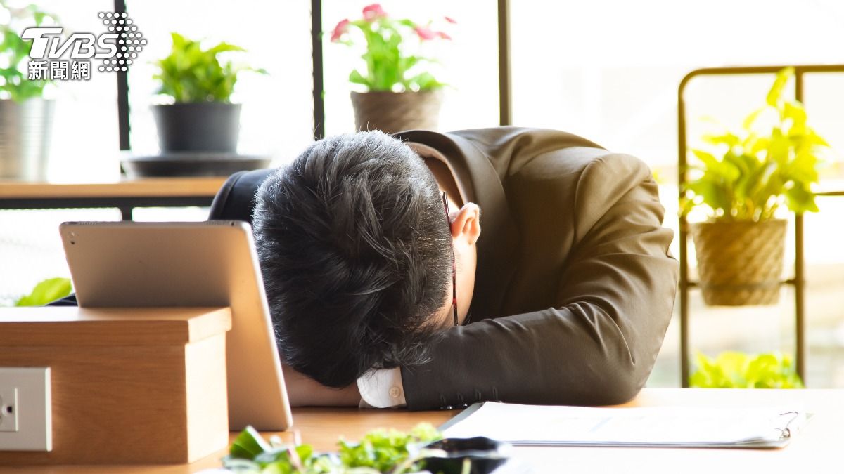 午休別睡太久!醫曝「黃金補眠週期」:超過1時間反傷身