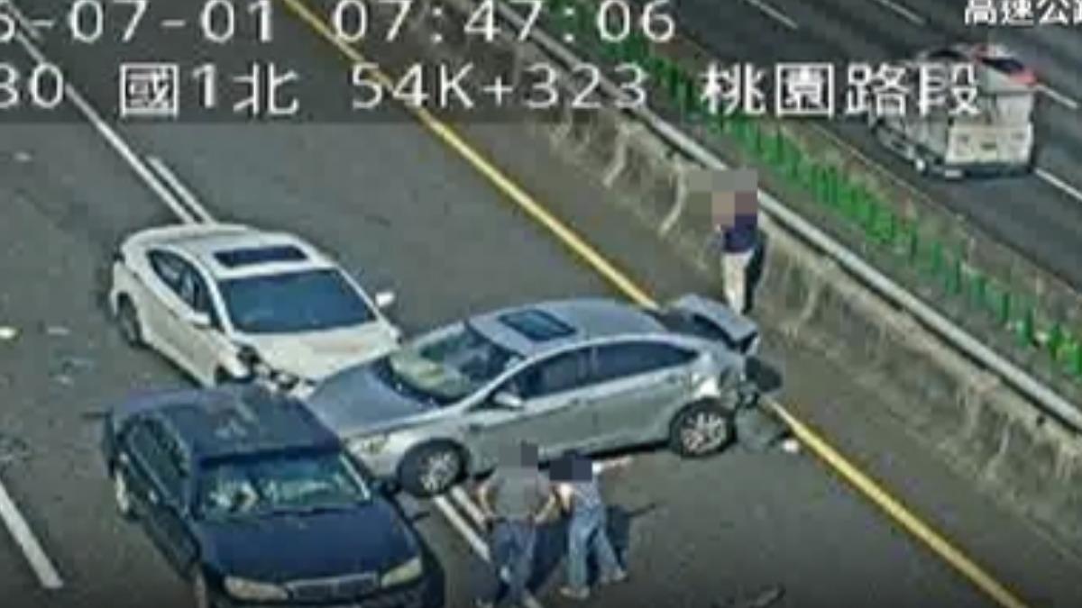 快訊/國道一號連2撞!南北向都出事故 上班車流塞爆