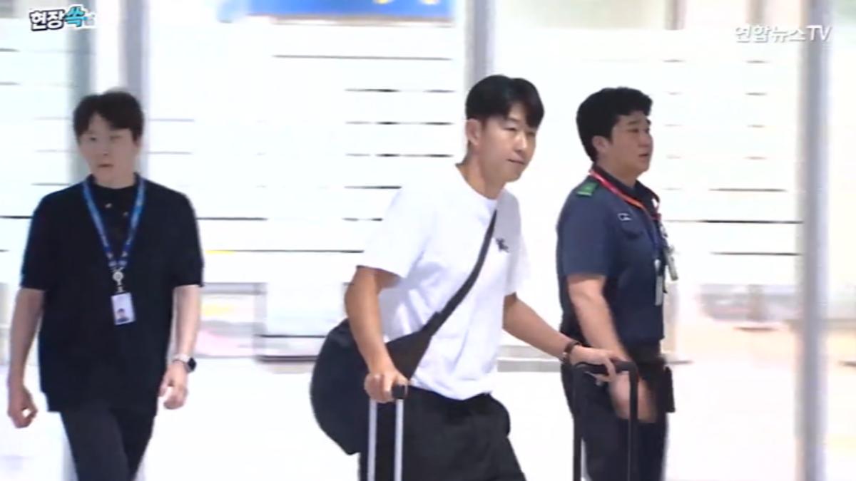 孫興慜返國球迷送暖!前總教練洪明甫機場遭球迷嗆「滾出去」