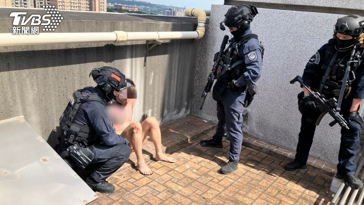 震撼彈攻堅桃園毒窟!查扣大量依托咪酯、安毒 男落荒逃遭逮