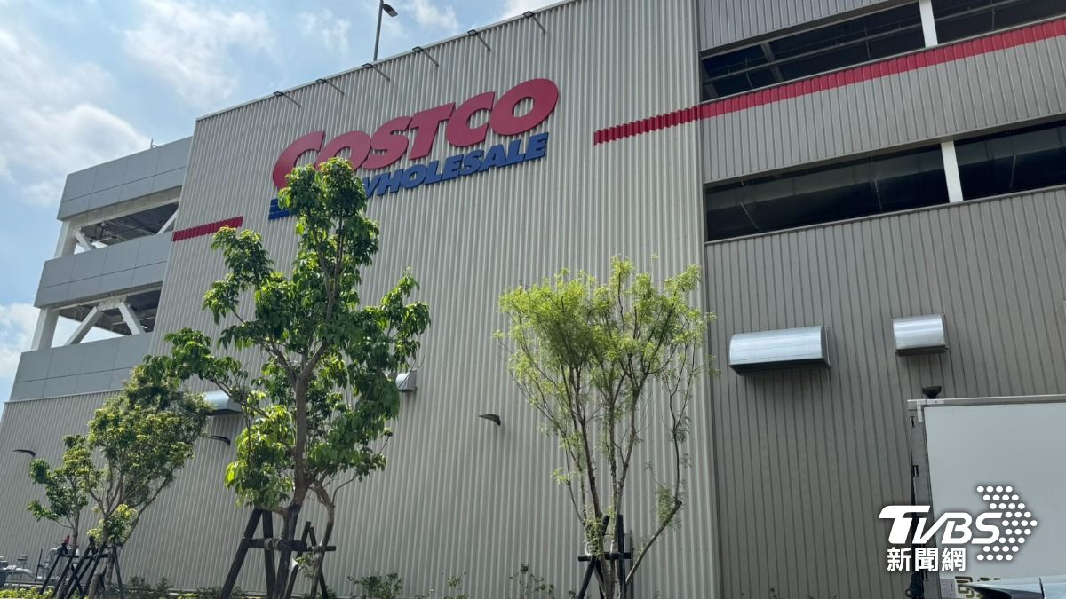 直擊/全台最大好市多高雄亞灣店今開幕 百萬太空艙、10萬元皮卡丘搶先看