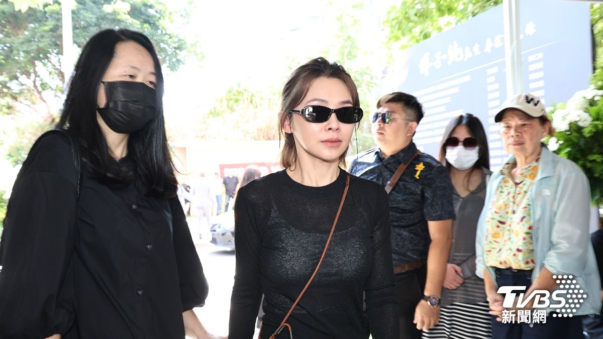 傅子純告別式《愛得榮耀》吳婉君哽咽憾別「德嘉CP」 不捨:他的生命磨得很有深度
