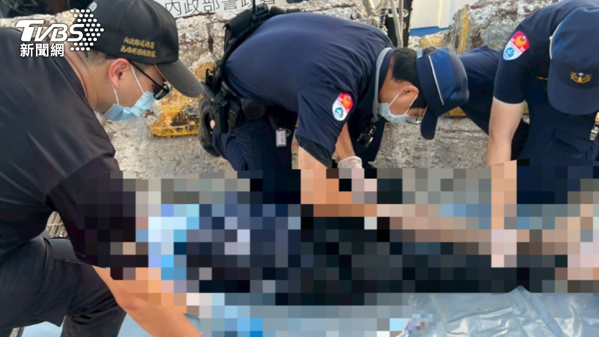 高雄前鎮漁港「人形物」載浮載沉 刺青男浮屍飄出