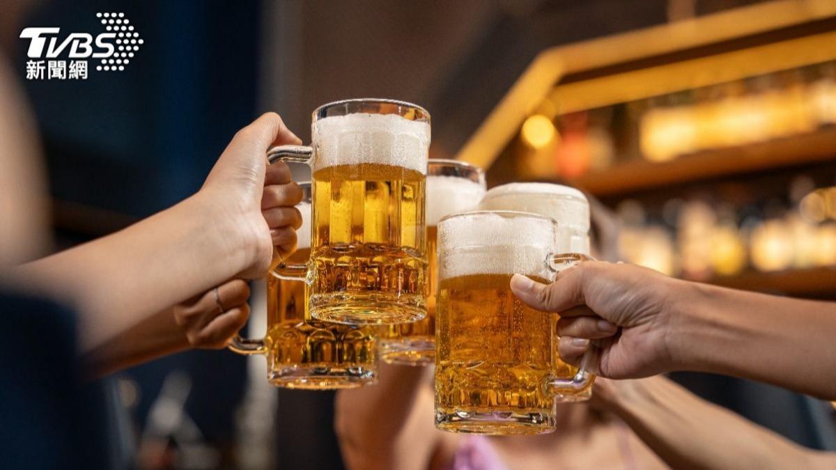 暢飲解暑適得其反!高溫飲酒易致脫水 拒烈酒改清爽風
