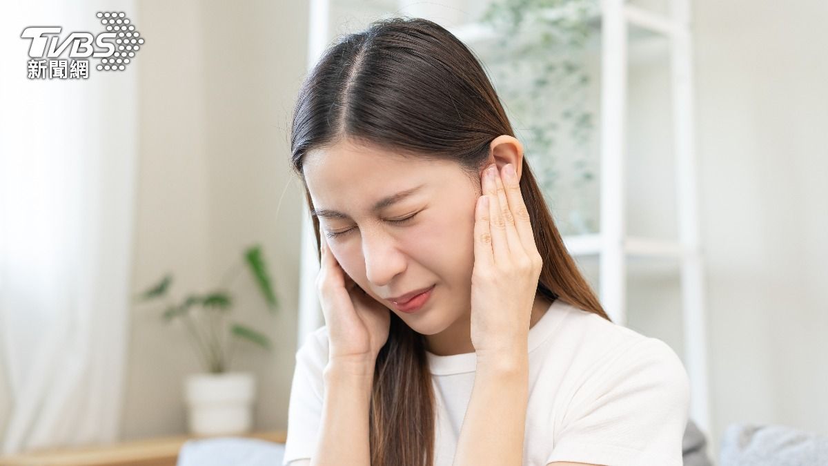 耳鳴不是小毛病!醫揭「大腦求救訊號」別輕忽:3習慣快改