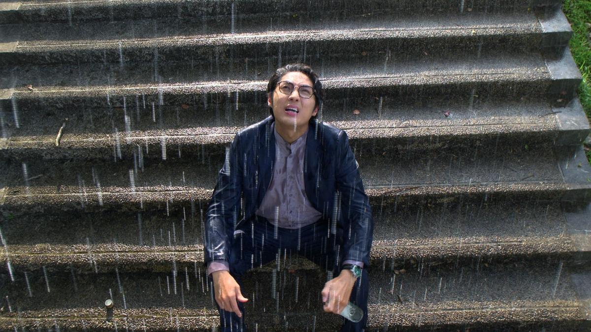 八點檔反派雨中崩潰喊「你是在哭喔」成哏圖 酸民私訊謾罵吐心聲