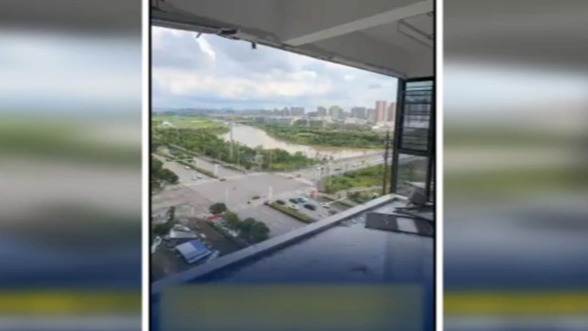 龍捲風炸湖北!落地窗爆裂 男「瞬間被吸出」12樓墜地搶救