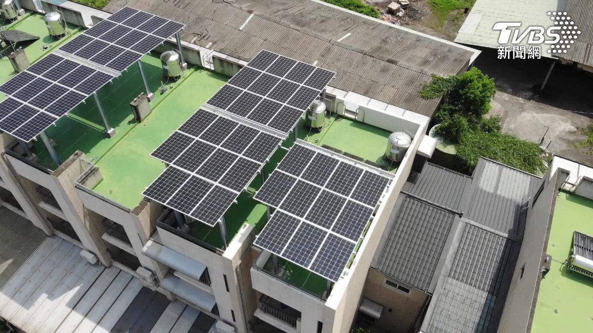 強制裝太陽能板引爆2疑慮!颱風吹走、重金屬污染怎解