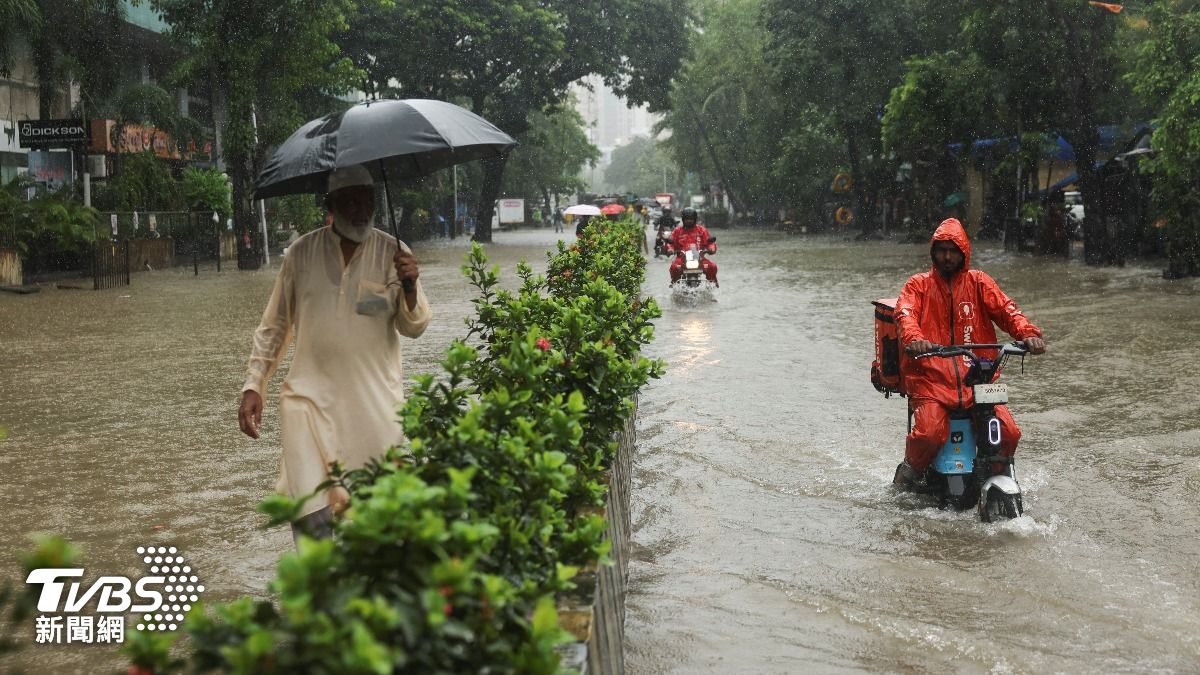 印度暴雨失控雙城泡水 4層樓瞬間倒塌奪命、隧道坍塌5人傷亡不明