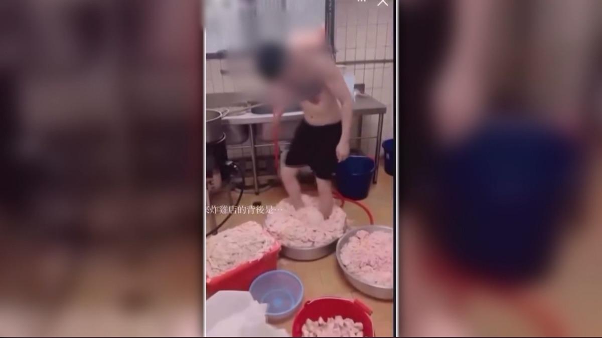 影片/「雞皮幫去角質」影片瘋傳!阿志頭員工赤腳踩食材 店家怒提告