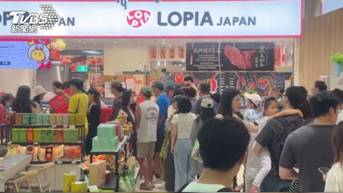 影音/颱風假衝LOPIA! 大直美麗華開門「民眾用跑的」
