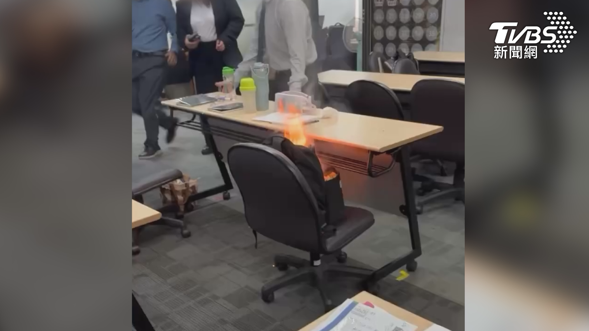 獨/包內行動電源未使用突爆炸自燃! 女傻眼:才用四個月