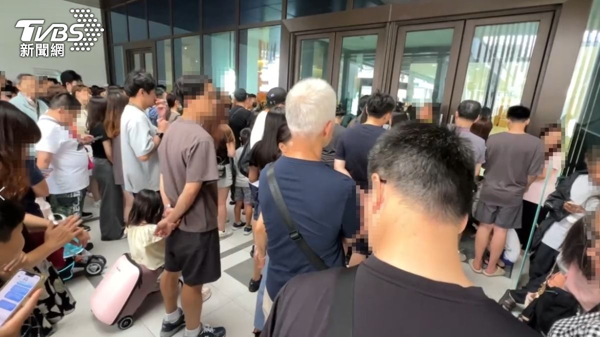 颱風天台中百貨全關只剩1家開!漢神洲際「開門秒爆滿」員工苦笑:要堅強