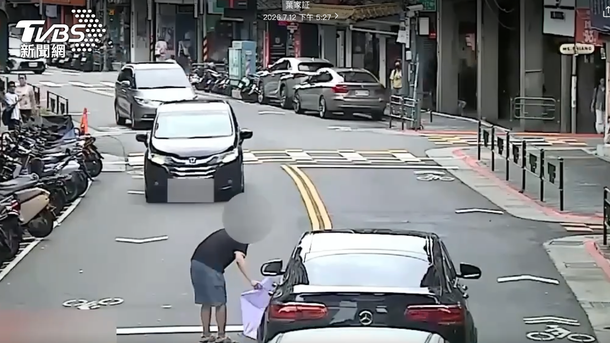 北市婦過馬路遭賓士猛撞重摔 搶救8小時重傷不治