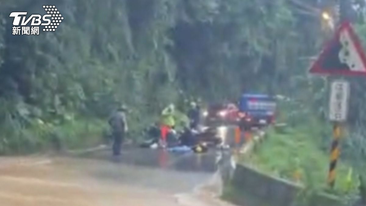露營返程傳憾事!21歲女打滑摔車 跌落排水溝命危搶救中