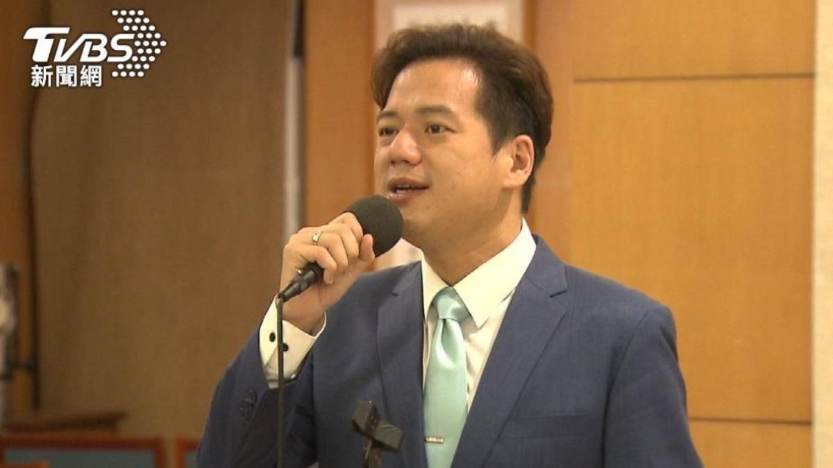 父臥病、兄罹癌!邱臣遠痛憶「長照黑暗經歷」表態安樂死公投