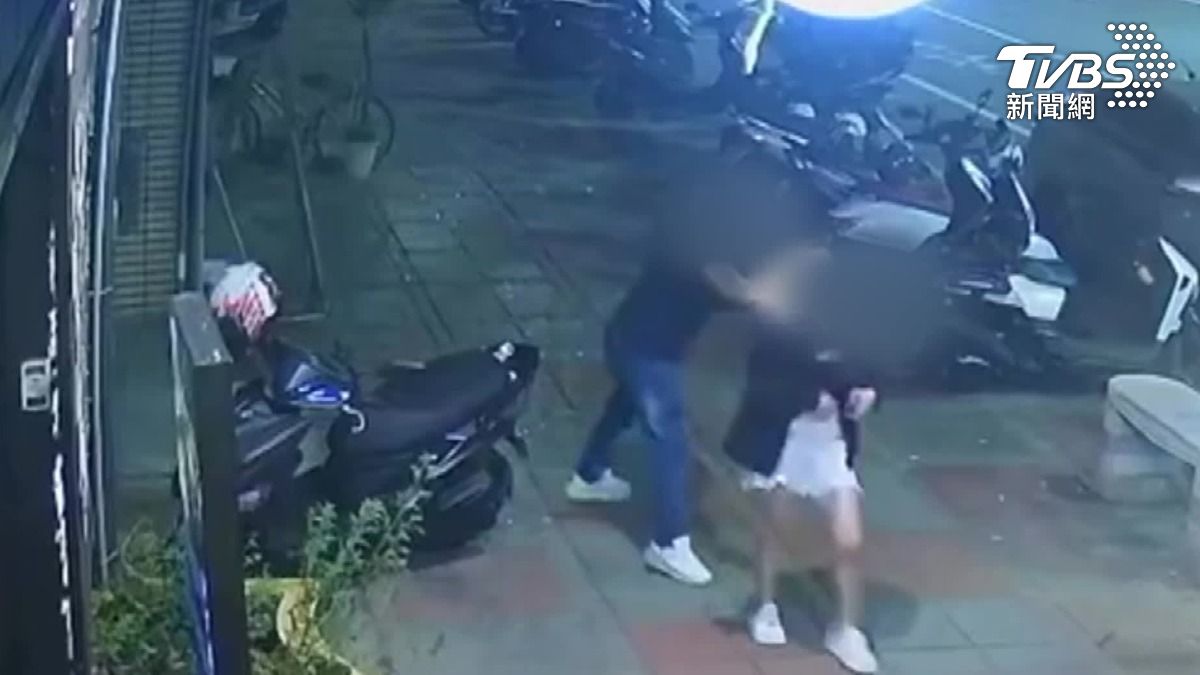 恐怖情人「控制穿著、當街扒衣」!受害者曝:吵架被關不讓出去