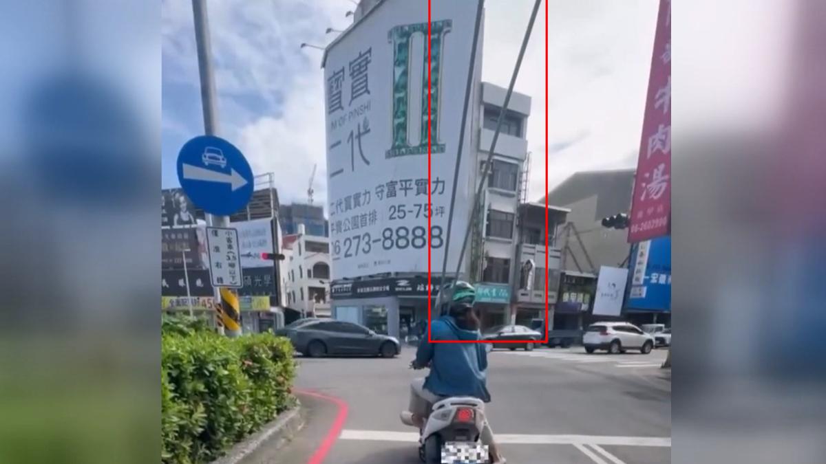 影音/機車載4米水管上路、移動城堡趴趴走!民眾目擊飽受驚嚇