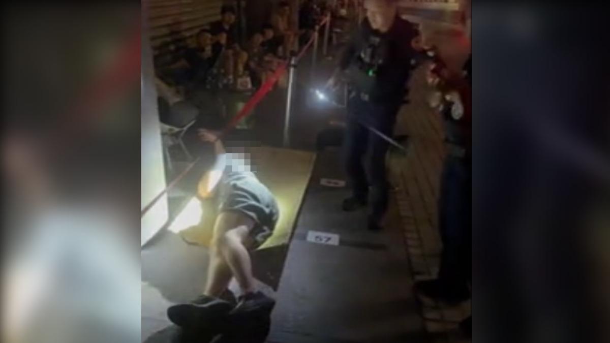 影音/夜排戰鬥陀螺!醉男「叫囂、躺別人床」還嗆警 遭噴辣椒水壓制