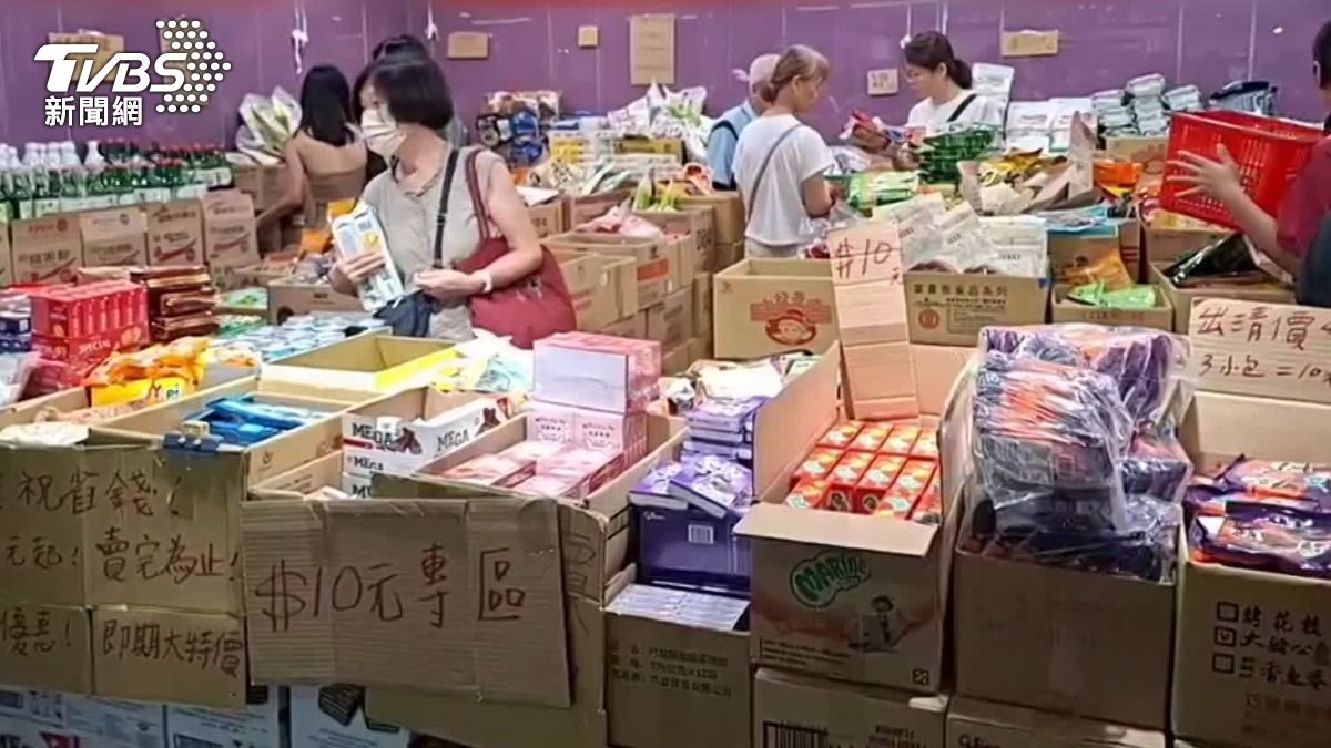 地下街出清特賣!藍莓優格棒10元、泡麵99元 避暑順便搶便宜