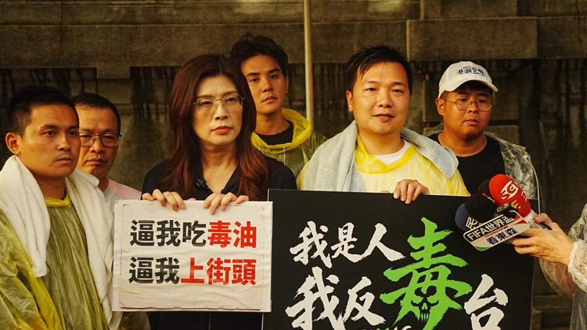 藍青年凱道絕食 鄭麗文冒雨送暖:725撼動躲在總統府的賴清德
