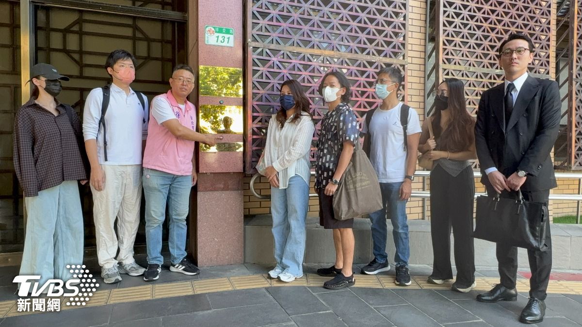 北市私幼爆「鴨鴨走路、學狗爬」虐童 家長看8百小時監視器揪兇怒告
